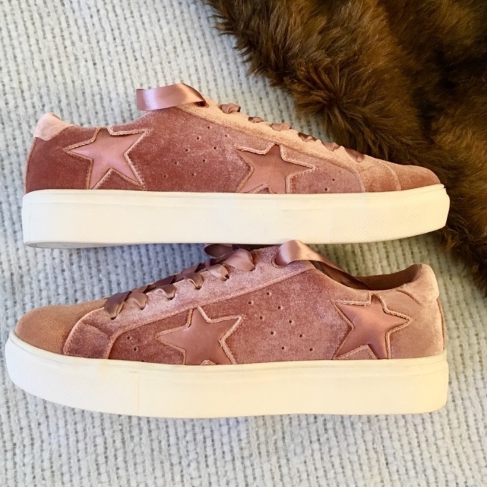 NWOT Steve Madden pink crushed velvet platforms